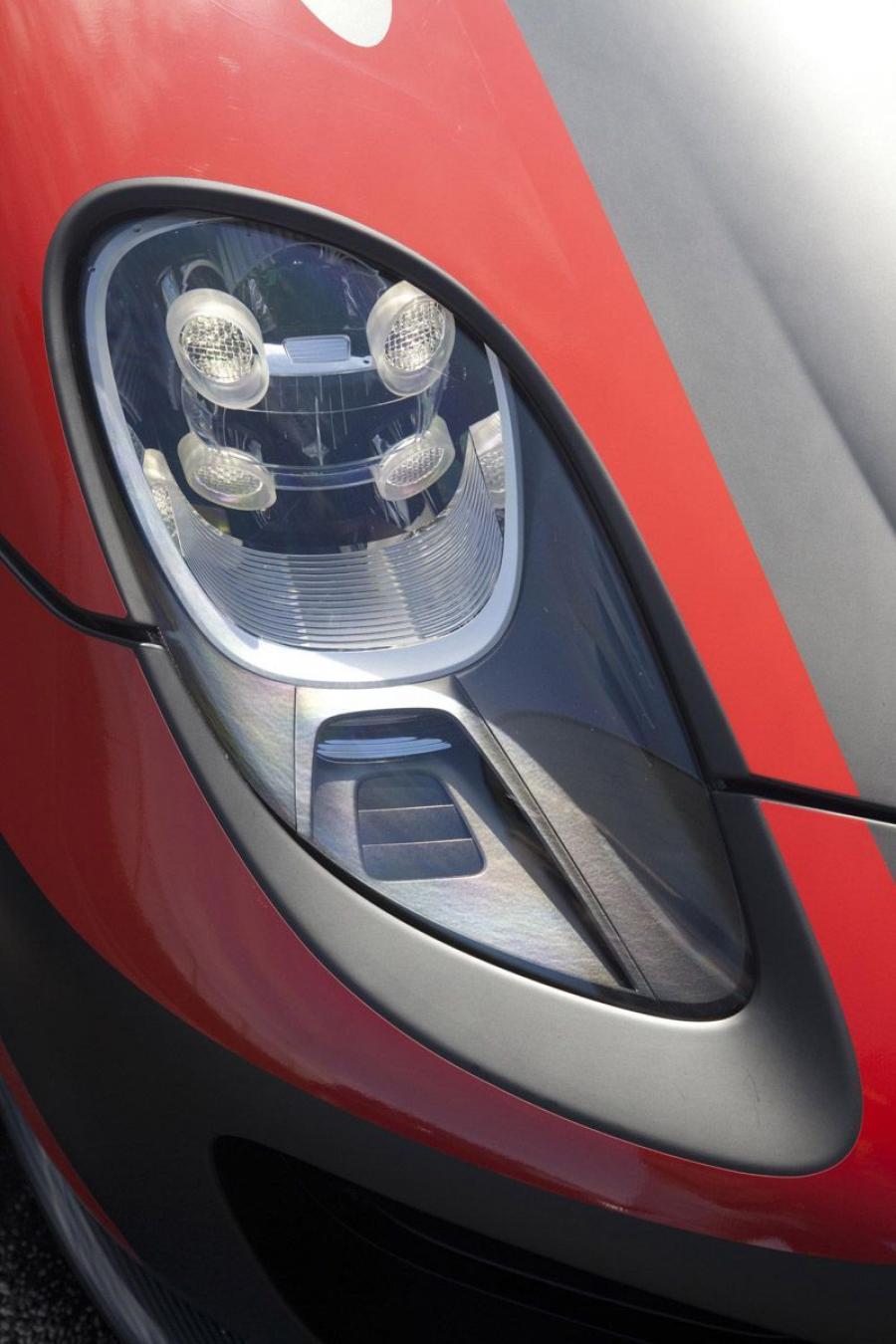  Porsche 918 Spyder 2015 года  (фото 11 из 32)